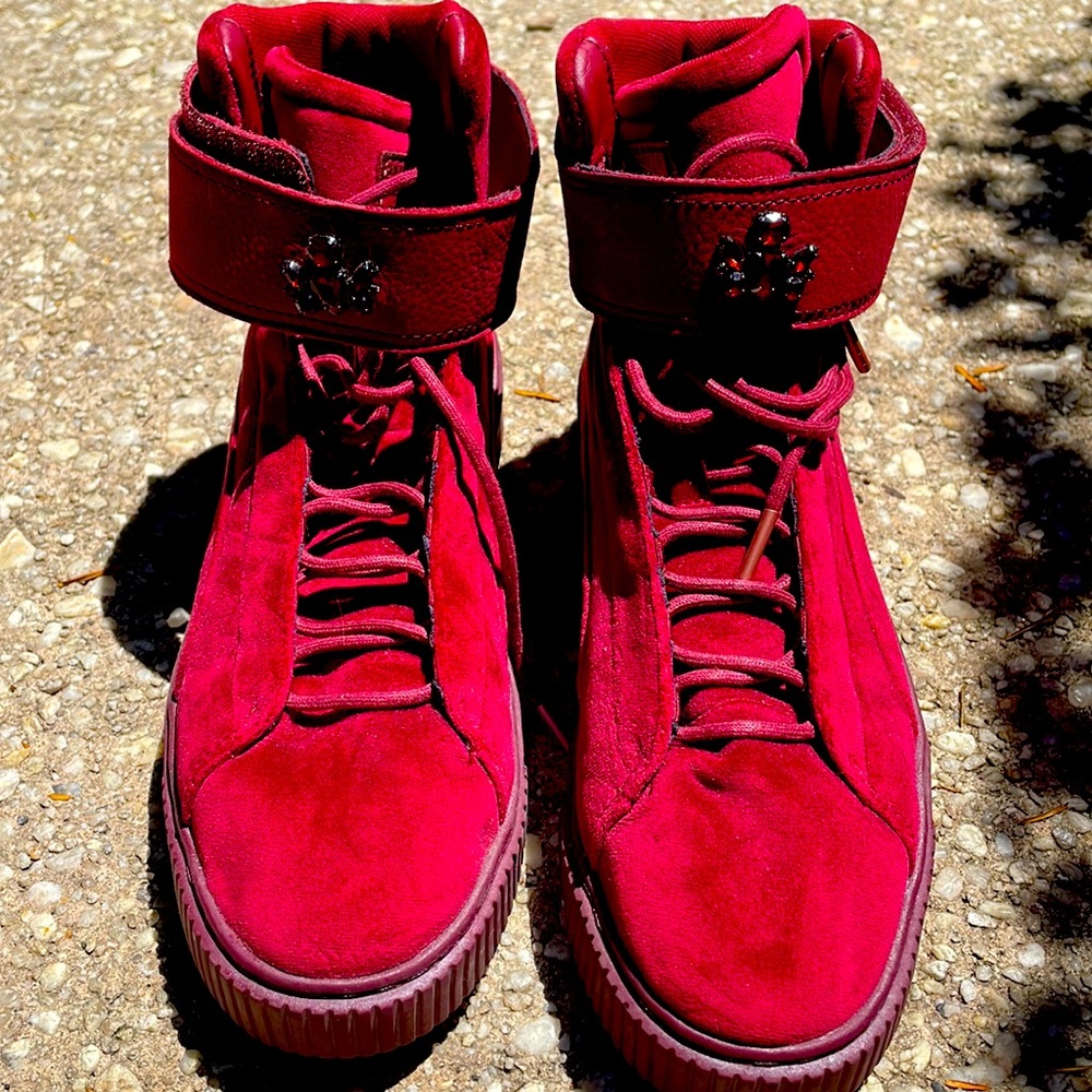 PUMA Rare Find- Super Clean- Velvet with Crystal Embellishments on the Strap!!